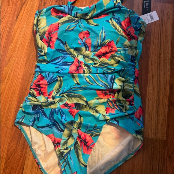 Floral swimsuit - Picture 4 of 4